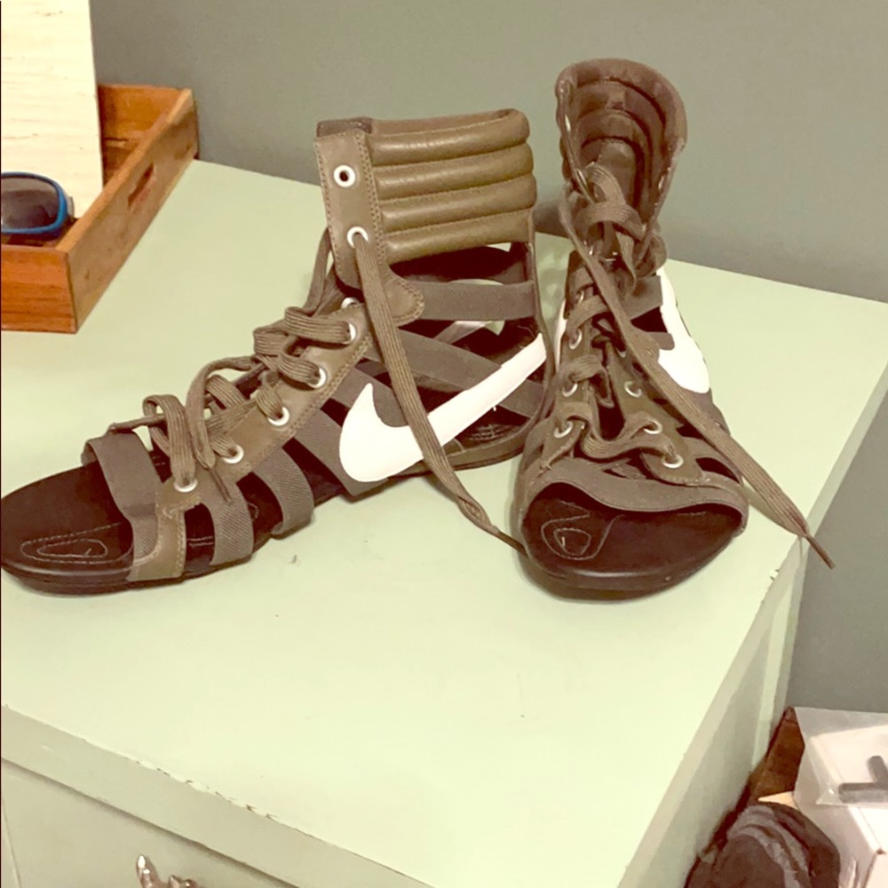 Nike gladiator shoe